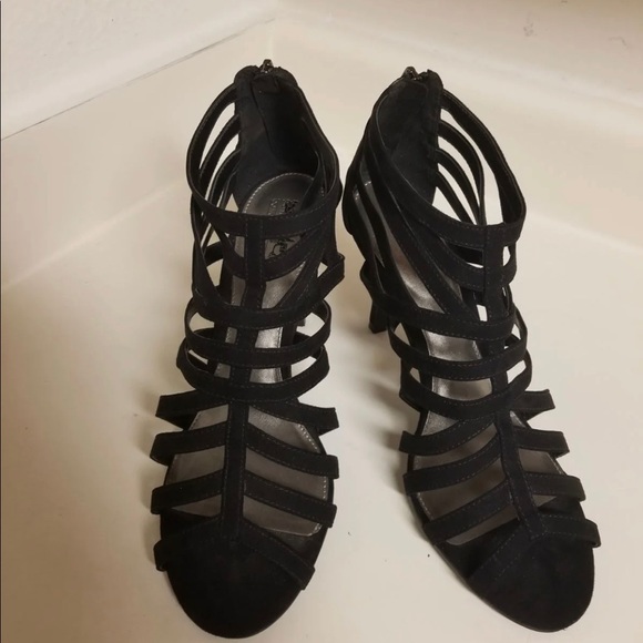 Kitten Coach Heels - Picture 7 of 8